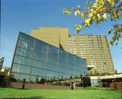 Kölcsényi Zoltán: Budapest, Novotel hotel kb 1980 10 db fotó negatív kocka, tartóban