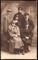 1921 Elegáns társaság
