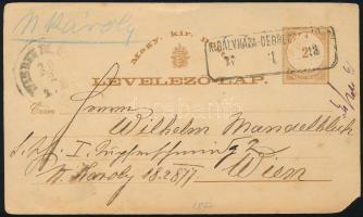 1877 2kr díjjegyes levelezőlap "KIRÁLYHÁZA-DEBRECZEN" mozgóposta bélyegzéssel Bécsbe küldv...