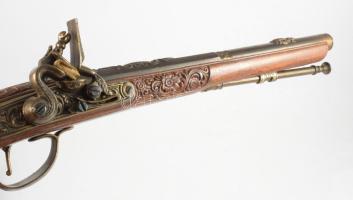 Antik pisztoly igényes gyűjtői replikája, eredeti dobozban 44 cm