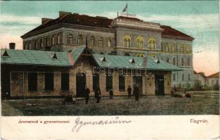 1915 Ungvár, Uzshorod, Uzhhorod, Uzhorod; Árucsarnok a gimnáziummal. Völgyi József kiadása / market ...