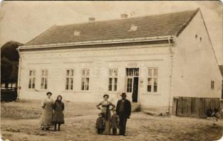 1910 Sülelmed, Silimeghiu, Ulmeni; 'Államilag engedélyezett bor, sör, pálinka mérés', kocs...