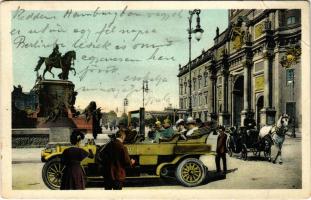 1911 Berliner Leben. Schlossfreiheit. Ausfahrt des Kaisers / Wilhelm II in an automobile (EB)