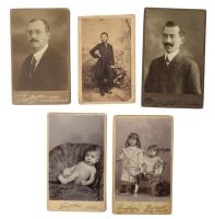15 db vegyes vizitkártya (közte egy mignon fotó), főként magyar műtermekből (Sinayberger, Bienenfeld...