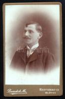 cca 1890-1900 Férfiportré, vizitkártya Benedek M. (Nagyvárad és Belényes) műterméből, 10,5x6,5 cm. R...