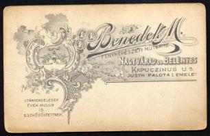 cca 1890-1900 Férfiportré, vizitkártya Benedek M. (Nagyvárad és Belényes) műterméből, 10,5x6,5 cm. R...