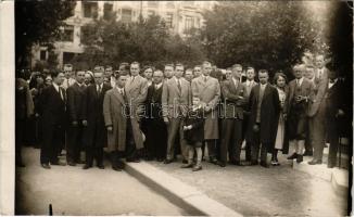 1932 Budapest V. Szabadság tér, lipcsei német csoport a Nemzeti Bank előtt. photo (EK)
