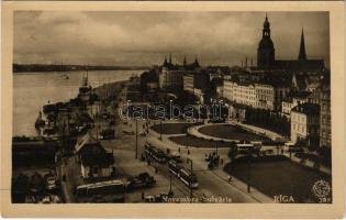 Riga, Novembra bulvaris / trams