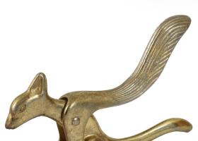 Diótörő, kenguru formájú, fém 16 cm
