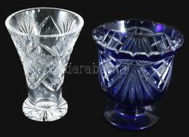 2 darab kristály váza, egyik kéken pácolt, kis pattogzással, m: 14-16 cm