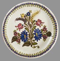 cca 1940/50 Kincses Imre Hódmezővásárhely 2 darab falitál, jelzett, kis mázhibával, d: 26-30 cm