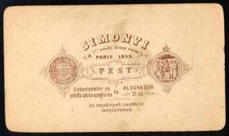 cca 1865 Elegáns hölgy portréja, vizitkártya Simonyi Antal pesti műterméből, 10,5x6 cm