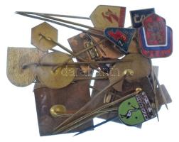 20db-os vegyes külföldi (főleg csehszlovák) jelvénytétel T:vegyes
20pcs mixed foreign (mostly from ...