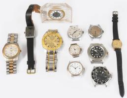 Kis doboznyi mechanikus és kvarcóra, közte Rolex replika