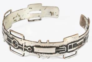 Percz János (1920-2000): Karperec. Jelzett, d: 7 cm