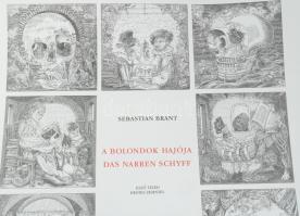 Keresztes Dóra (1953-), Orosz István (1951-): A bolondok hajója I., első tized. Plakát, szitanyomat,...