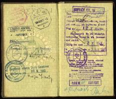 1943 Bp., a Magyar Királyság által kiállított fényképes útlevél, csehszlovák vízumokkal, kissé visel...