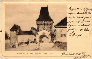 1906 Beszterce, Bistritz; Altes Holzgässer Thor. Verlag von Theodor Botschar / régi kapu / gate (tűn...