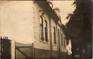 Szár, községháza. photo