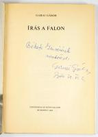 Garai Gábor: Írás a falon. DEDIKÁLT! Bp., 1969, Szépirodalmi. Kiadói egészvászon-kötés, kiadói papír...