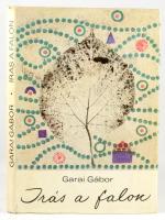Garai Gábor: Írás a falon. DEDIKÁLT! Bp., 1969, Szépirodalmi. Kiadói egészvászon-kötés, kiadói papír...