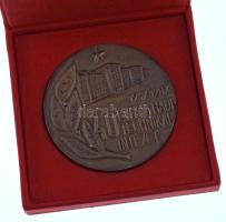 1987. "40 éves a Haditechnikai Intézet" egyoldalas, öntött bronz plakett dísztokban (80mm)...