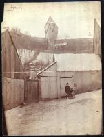 cca 1910 Segesvár részletének fotója, az Ónművesek-tornyával, a hátoldalán feliratozva (tévesen: Sch...