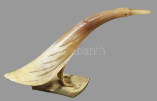 Szaruból készült madár figura. 18 cm