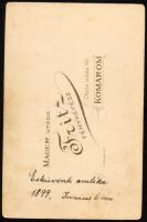 1899 Fiatal házaspár portréja, kabinetfotó Fritz P. (Mager Ottó utóda) komáromi (Komorn, Komárno) mű...