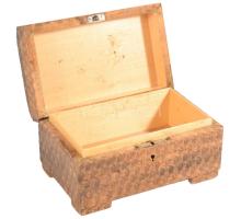 Faragott fa ládika 16 cm