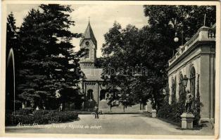 Alcsút (Alcsútdoboz), Főhercegi kastély, kápolna és udvar, férfi kerékpárral. Király József kiadása ...