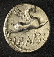 Illíria / Eraviszkuszok Kr.e. 75 k. római Ag Denarius imitáció (3,28g) T:XF
Illyria / Eravisci cca ...