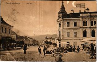 Besztercebánya, Banská Bystrica; Piac tér, Kohn József, Löwy Ferenc üzlete, árusok. Machold F. kiadá...