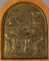Szabolcs Péter (1942-): Zenélők. Bronz plakett, fa tartóban, 19,5x16 cm