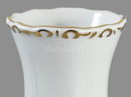 Zsolnay Pompadour mintás váza. Jelzett, hibátlan, m: 18 cm, dobozában
