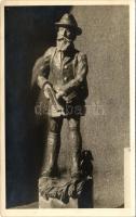 Vadász puskával és kutyával, faragott fa szobor / Hunter with gun and dog, carved wooden statue, pho...