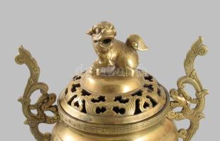 Kínai bronz füstölőtartó, foo kutya fogóval, talapzaton, m: 30 cm