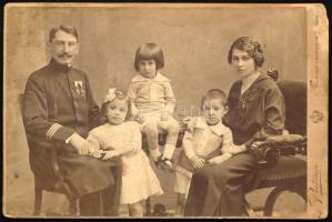 ca 1910 Monarchia tábori lelkész és családja kabinetfotó C. Pietzner bécsi műterméből