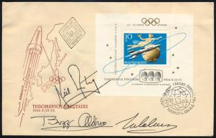 1964 Neil Armstrong (1930-2012), Michael Collins (1930- ), Buzz Aldrin (1930- ) amerikai űrhajósok a...