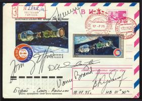 1975 A Szojuz-Apollo program résztvevőinek aláírásai emlékborítékon: Alekszej Leonov (1934- ), Valer...