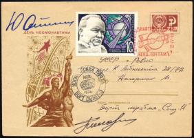 Pavel Popovics (1930-2009) és Jurij Artyuhin (1930-1998) szovjet űrhajósok aláírásai emlék borítékon...