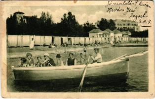 Crikvenica, Cirkvenica; strand, csónakázók / beach, boat (vágott / cut)