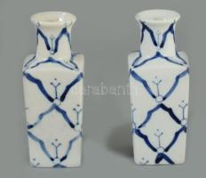 Kobaltkék festésű kisváza pár, jelzés nélkül, hibátlan, m: 12,5 cm