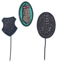 1953. "Ezüstkalászos Gazda" festett, ezüstözött, rátétes bronz jelvény (25x15mm) + 1954. &...