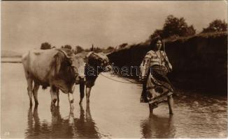 Román népviselet / Romanian folklore. Colectia A. Bellu. Editura "Cartea Romaneasca" Bucur...