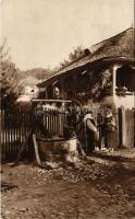 Román népviselet / Romanian folklore. Colectia A. Bellu. Editura "Cartea Romaneasca" Bucur...