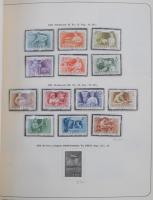 1945-1964 Magyar gyűjtemény sorokkal, 28 db blokkal csavaros előnyomott bélyegalbumban, filázva (333...