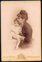 cca 1880-1890 Anya gyermekével, kabinetfotó Letzter Simon kassai műterméből, a karton szélén kis sér...