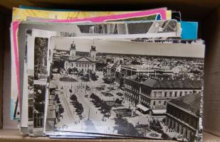 218 db modern magyar és külföldi városképes lap főleg az 1960-as évekből