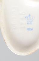 Lippelsdorf lány macskával, jelzett, hibátlan, m: 10,5 cm